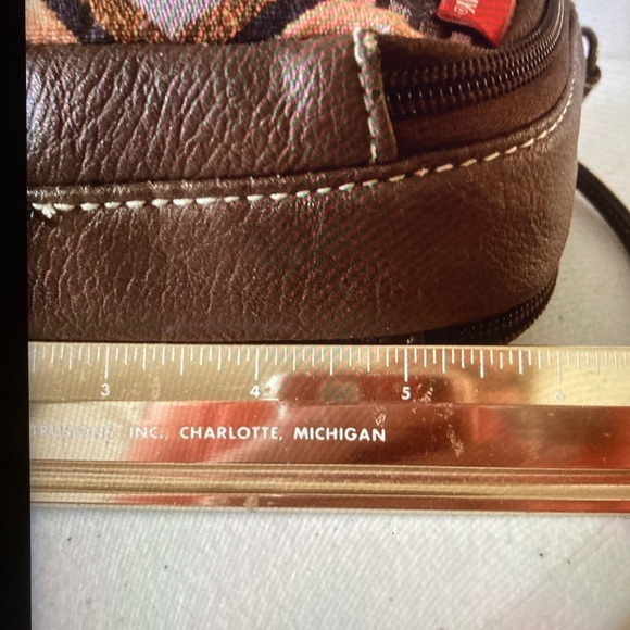 UNIONBAY Patchwork Elephant Appliqué crossbody Black Nylon Bag with Red Logo - Picture 9 of 10